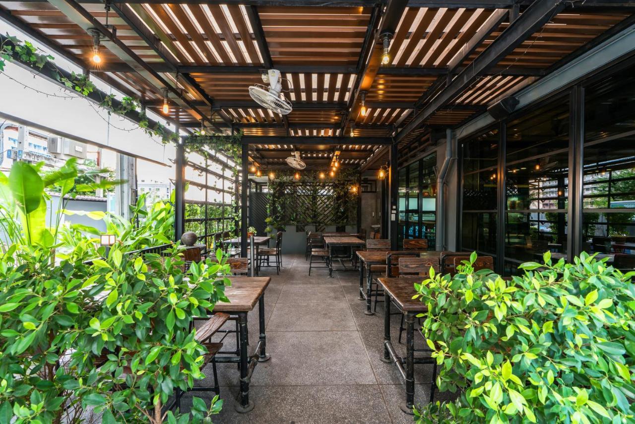 De Botan Srinakarin Hotel & Residence Bangkok Exterior photo