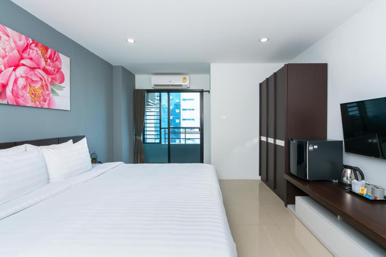 De Botan Srinakarin Hotel & Residence Bangkok Exterior photo