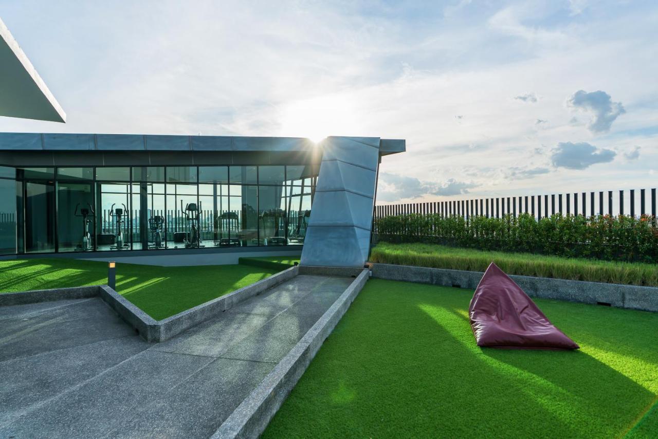 De Botan Srinakarin Hotel & Residence Bangkok Exterior photo