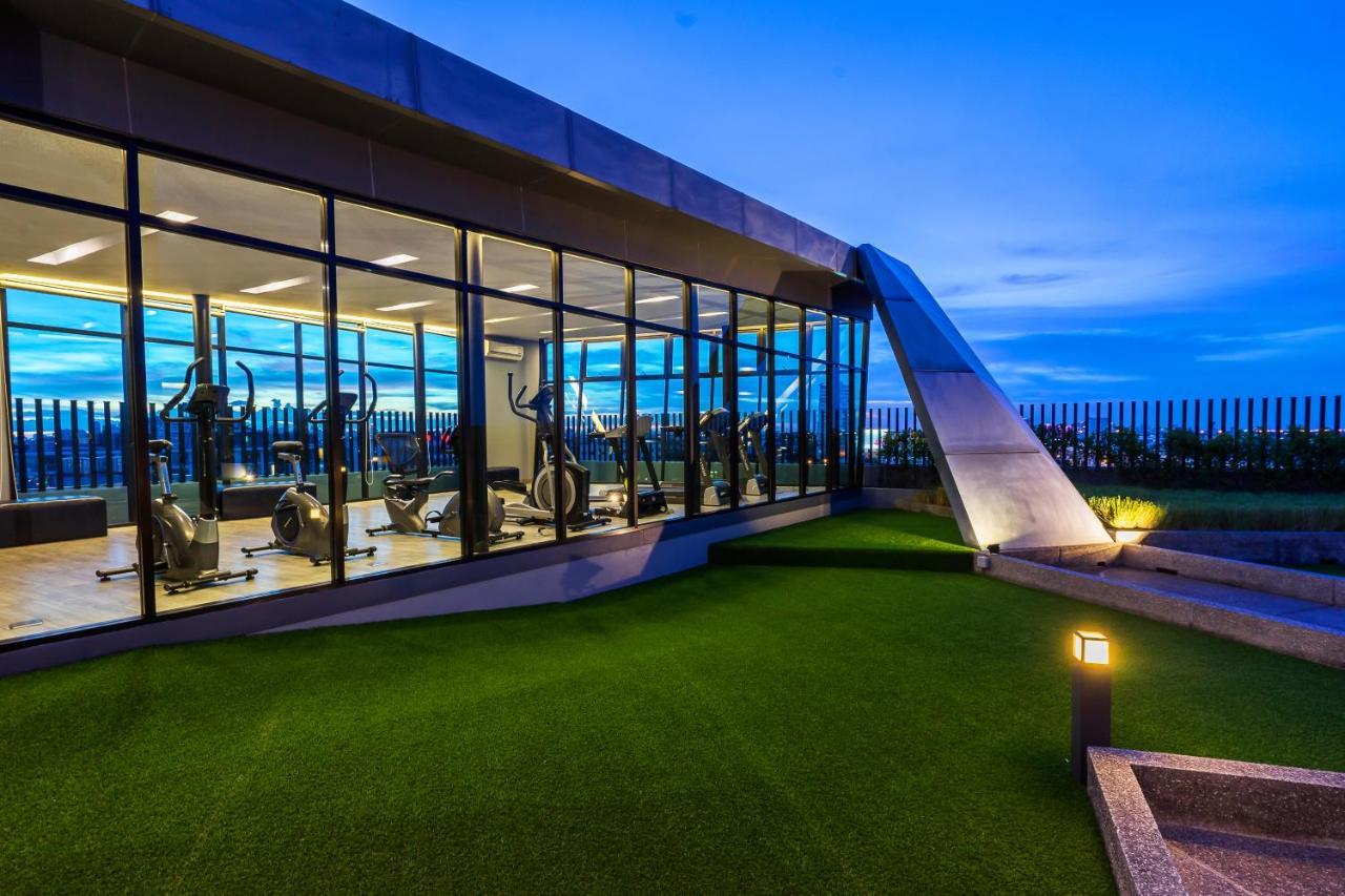 De Botan Srinakarin Hotel & Residence Bangkok Exterior photo
